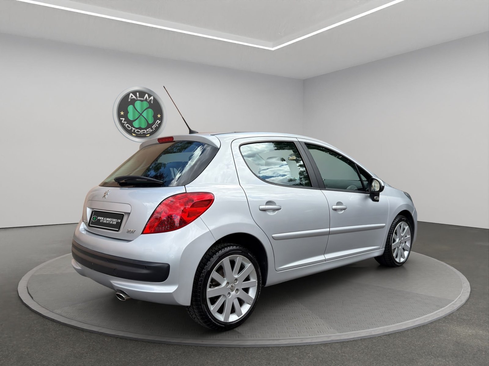 PEUGEOT 207 1.6 HDI 110…</div></div>                </div>

                <template v-if=