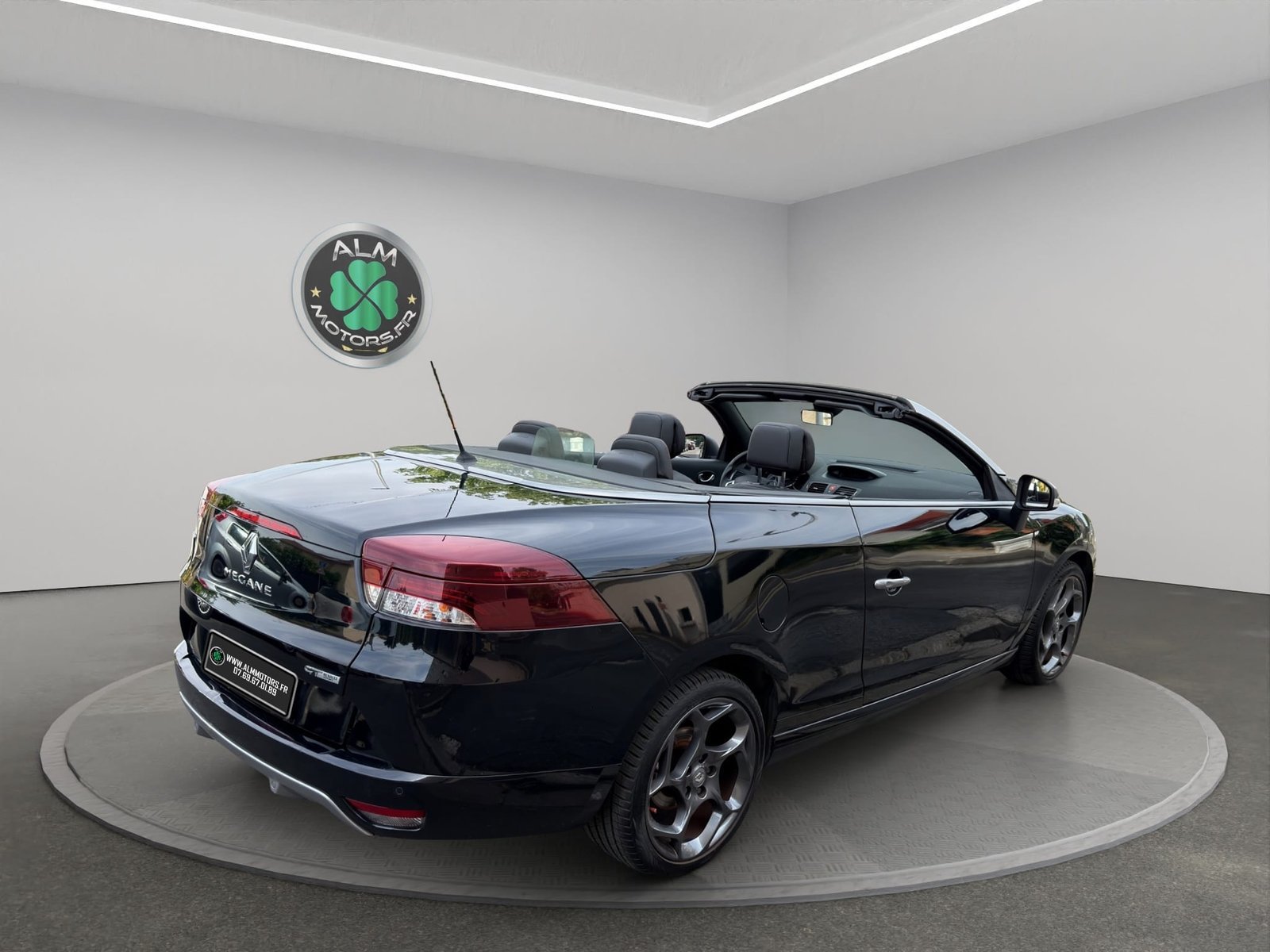RENAULT MEGANE III COUPE 2.0…</div></div>                </div>

                <template v-if=