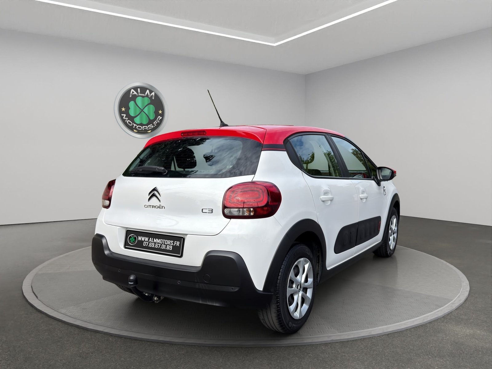 CITROEN C3 III 1.2 PURETECH…</div></div>                </div>

                <template v-if=