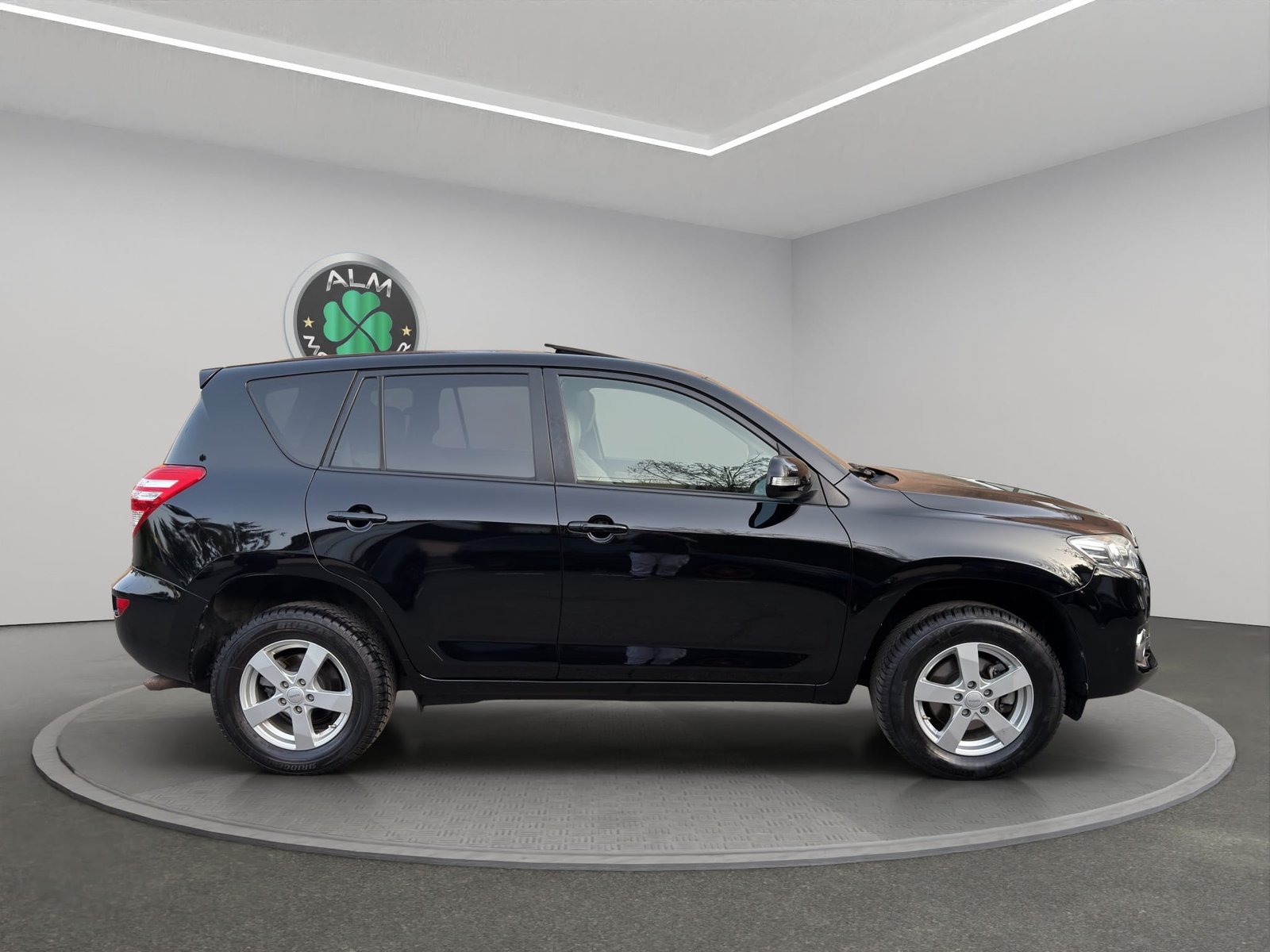 TOYOTA…</div></div>                </div>

                <template v-if=