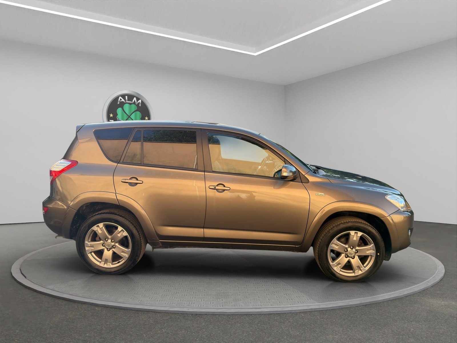 TOYOTA RAV 4 III 150 D-4D…</div></div>                </div>

                <template v-if=